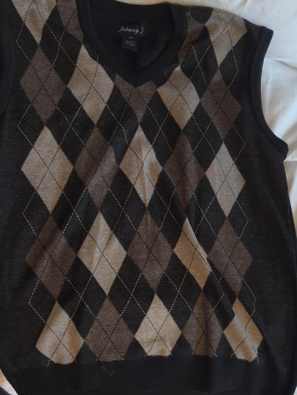 Men’s V-Neck Argyle Sweater Vest in Black and Brown